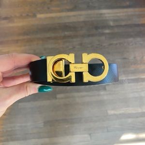 Salvatore Ferragamo reversible women’s belt in gray/black with gold hardware